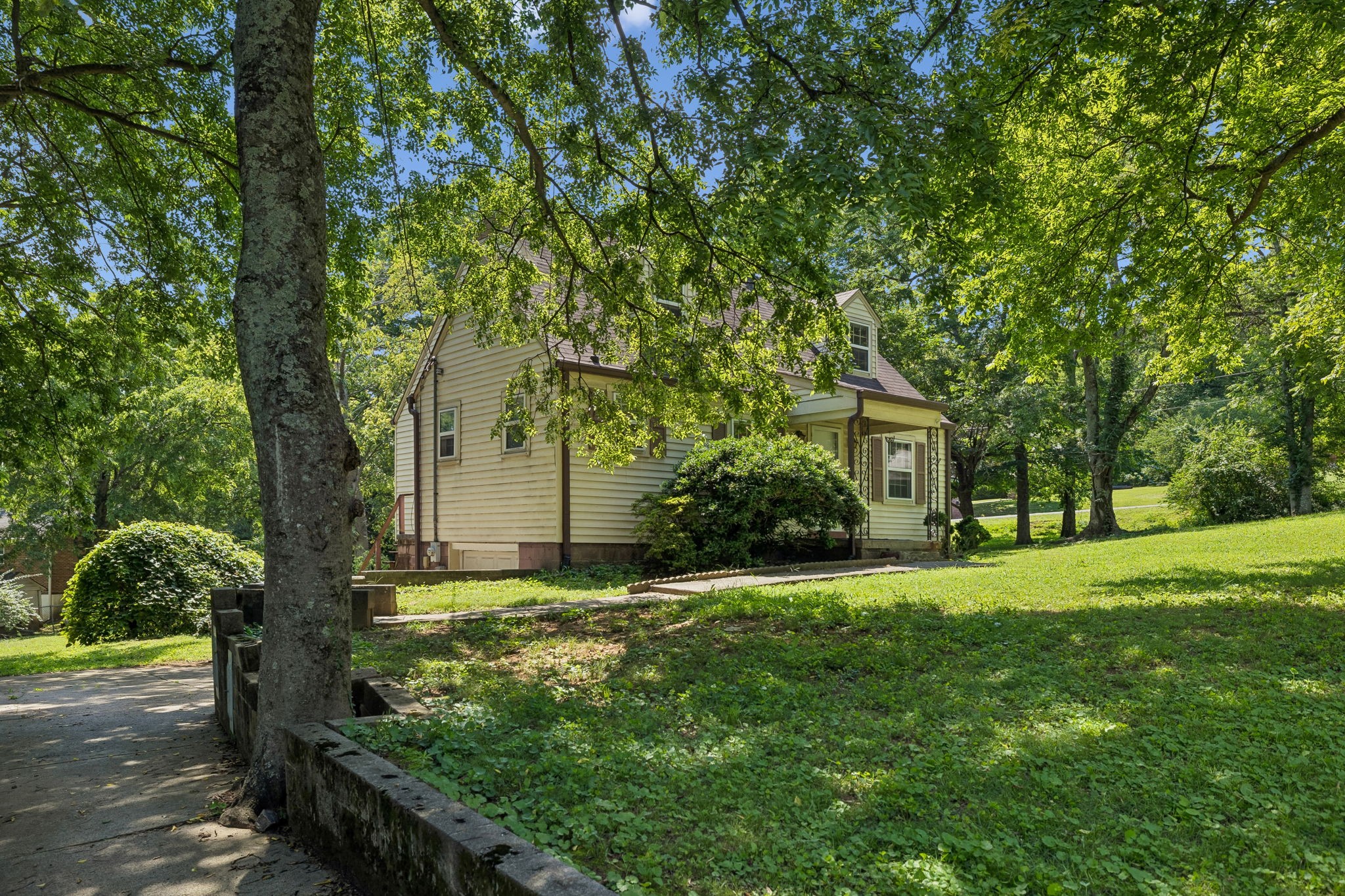 210 Cliffdale Rd