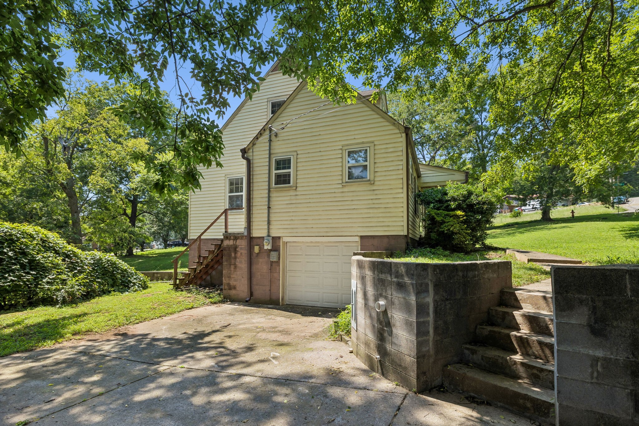 210 Cliffdale Rd