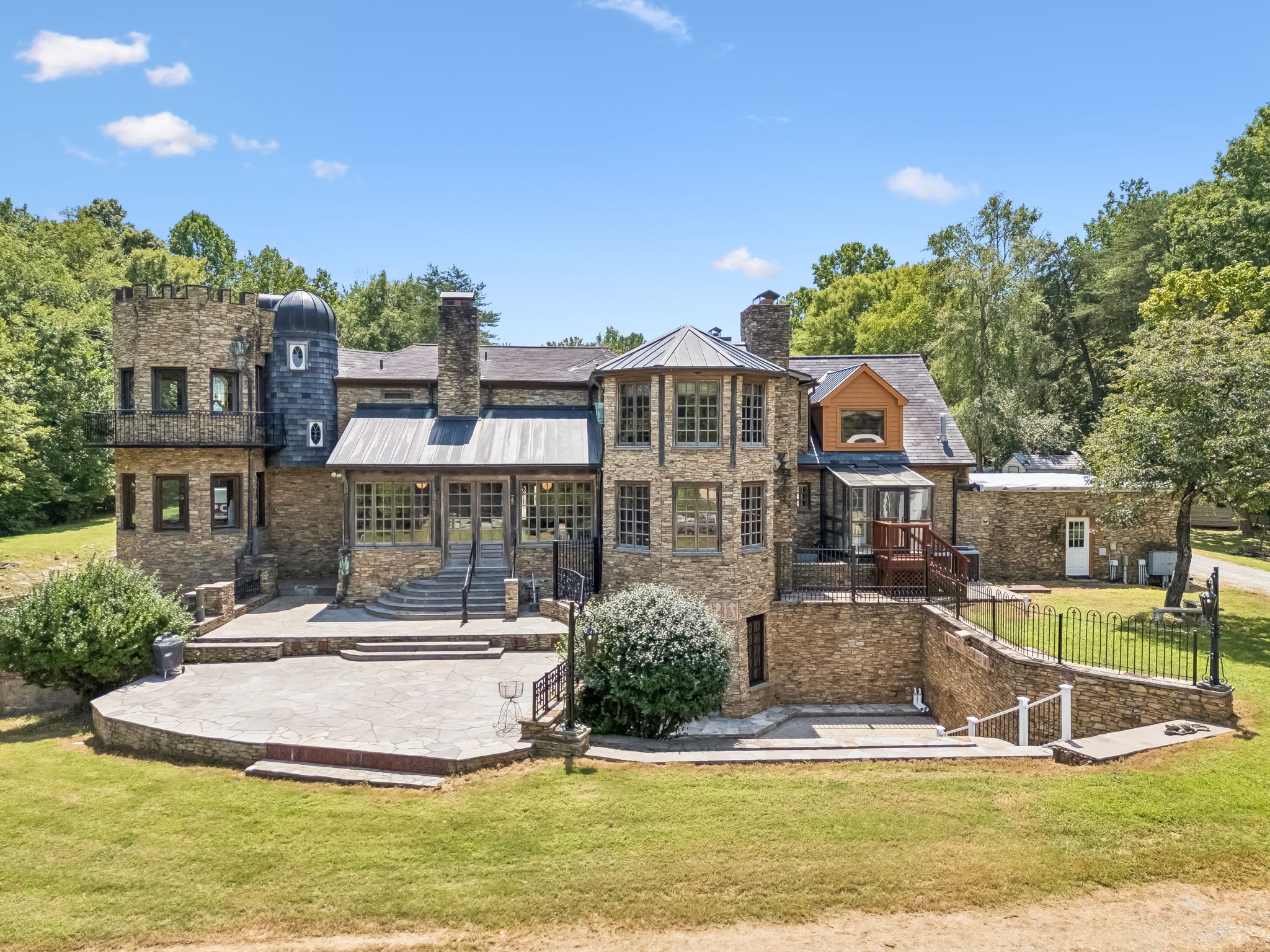 1374 Peter Pond Rd