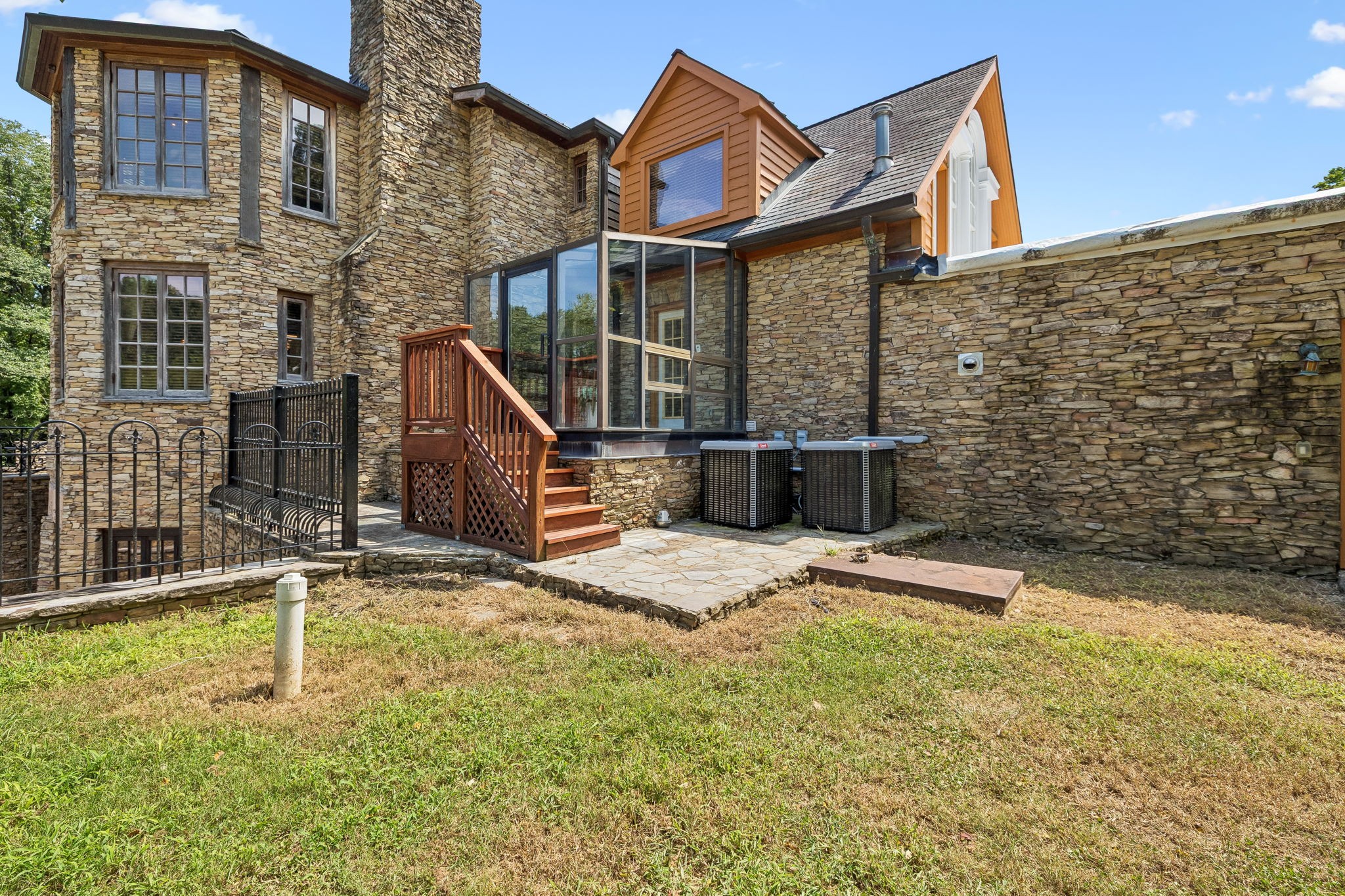 1374 Peter Pond Rd