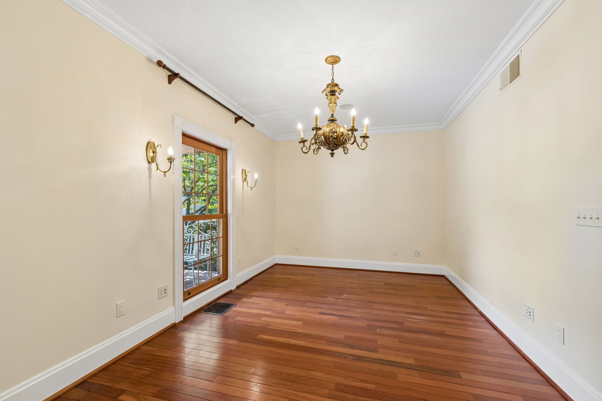 1374 Peter Pond Rd