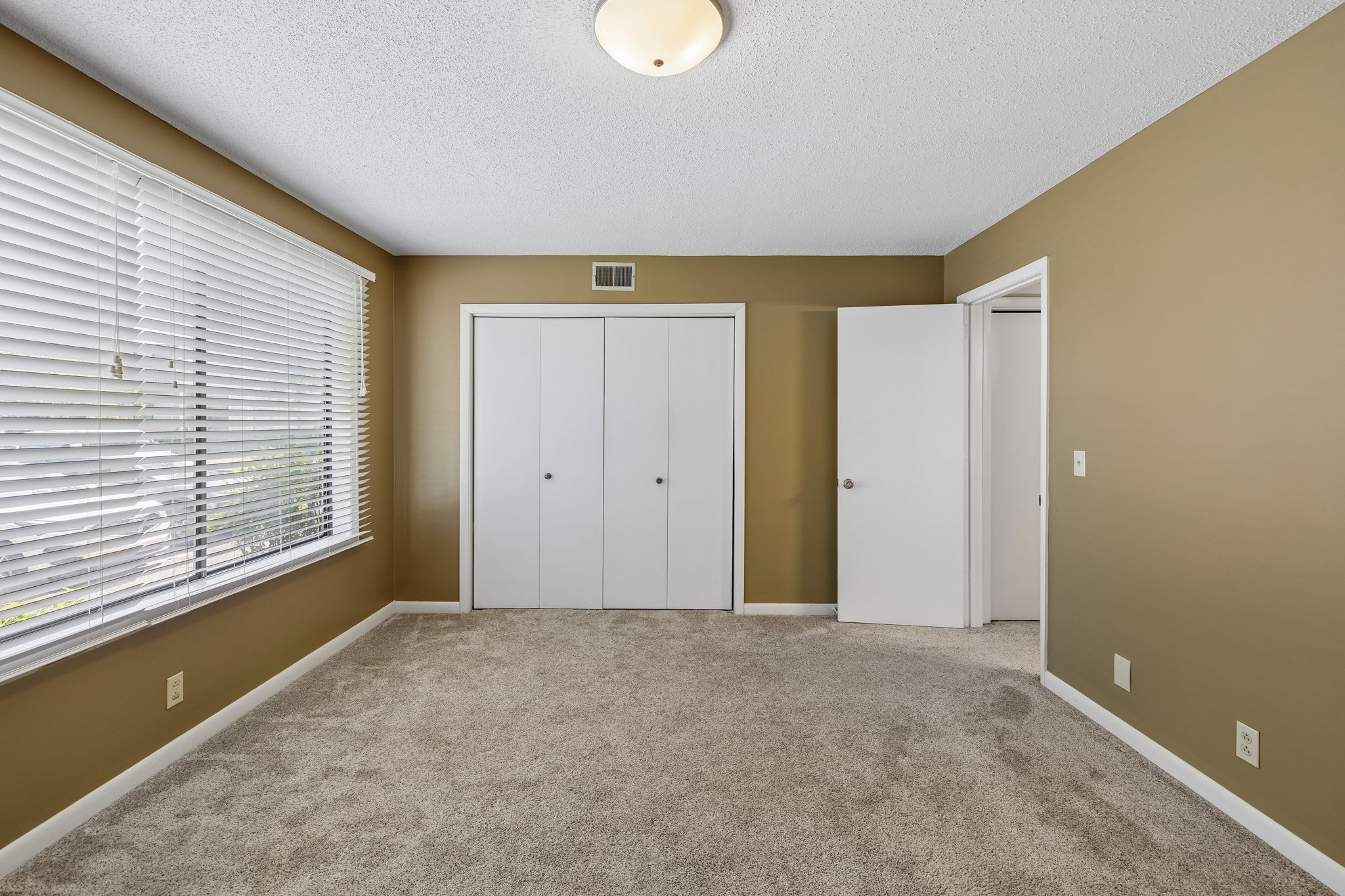 716 Barlin Ct