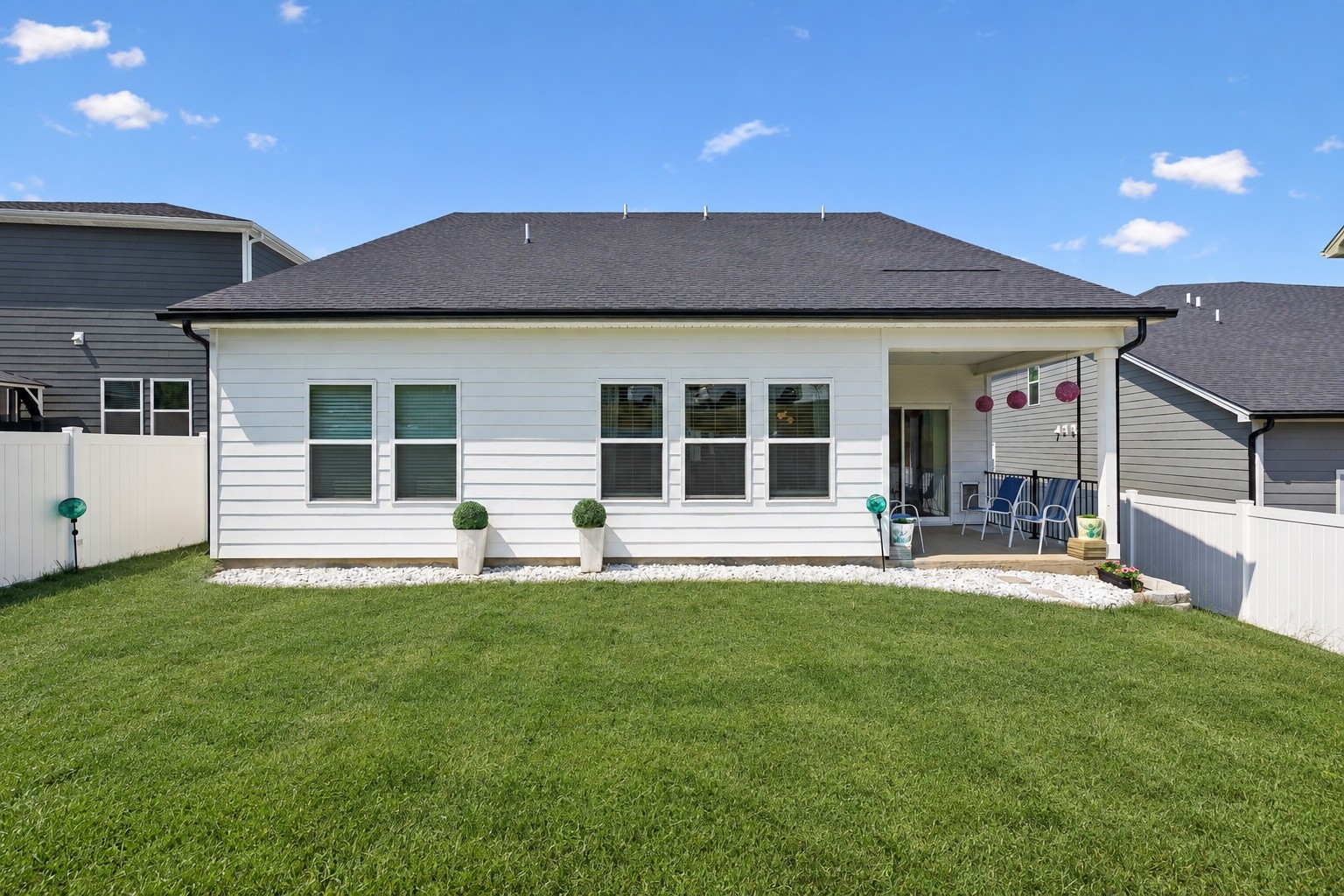 4877 Myra Dr