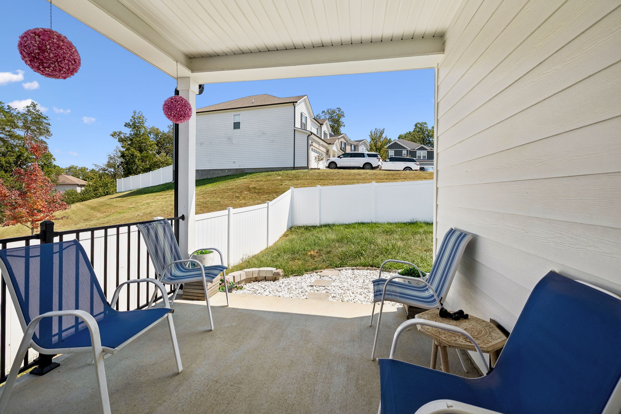 4877 Myra Dr
