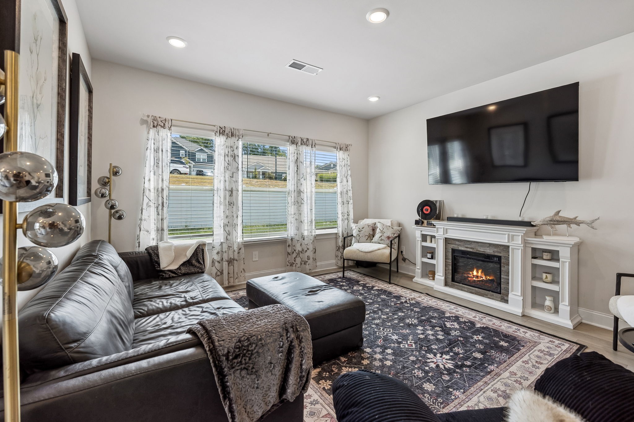 4877 Myra Dr