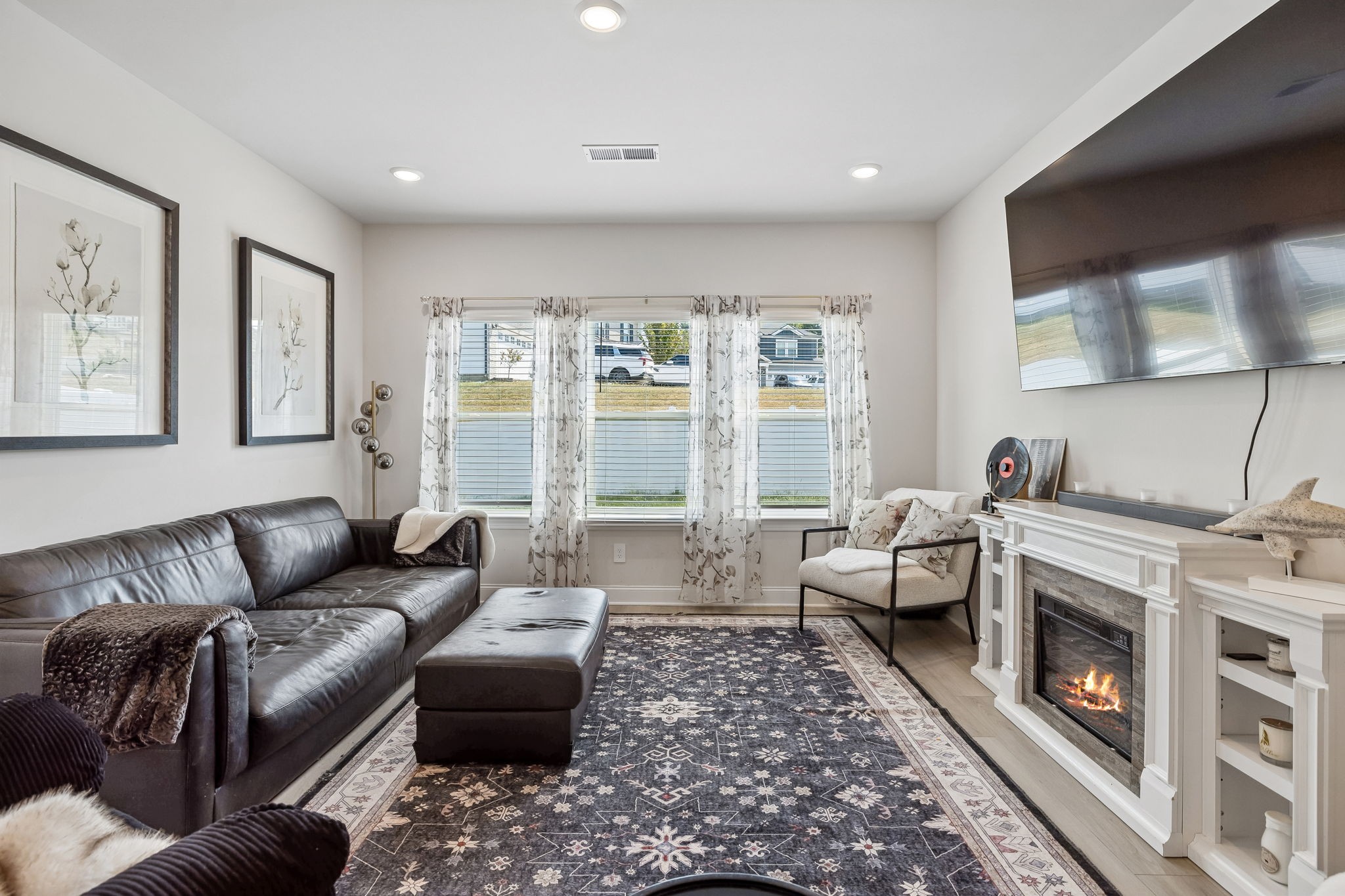 4877 Myra Dr