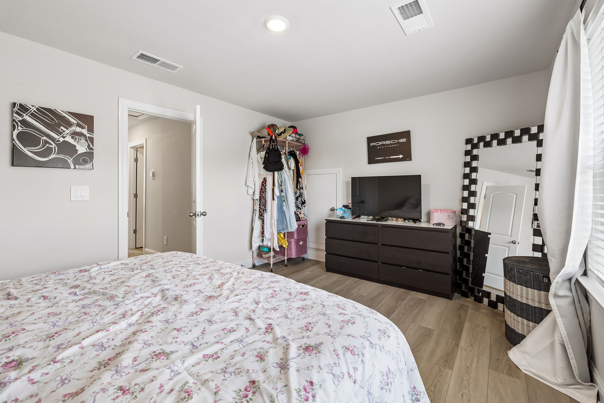 4877 Myra Dr