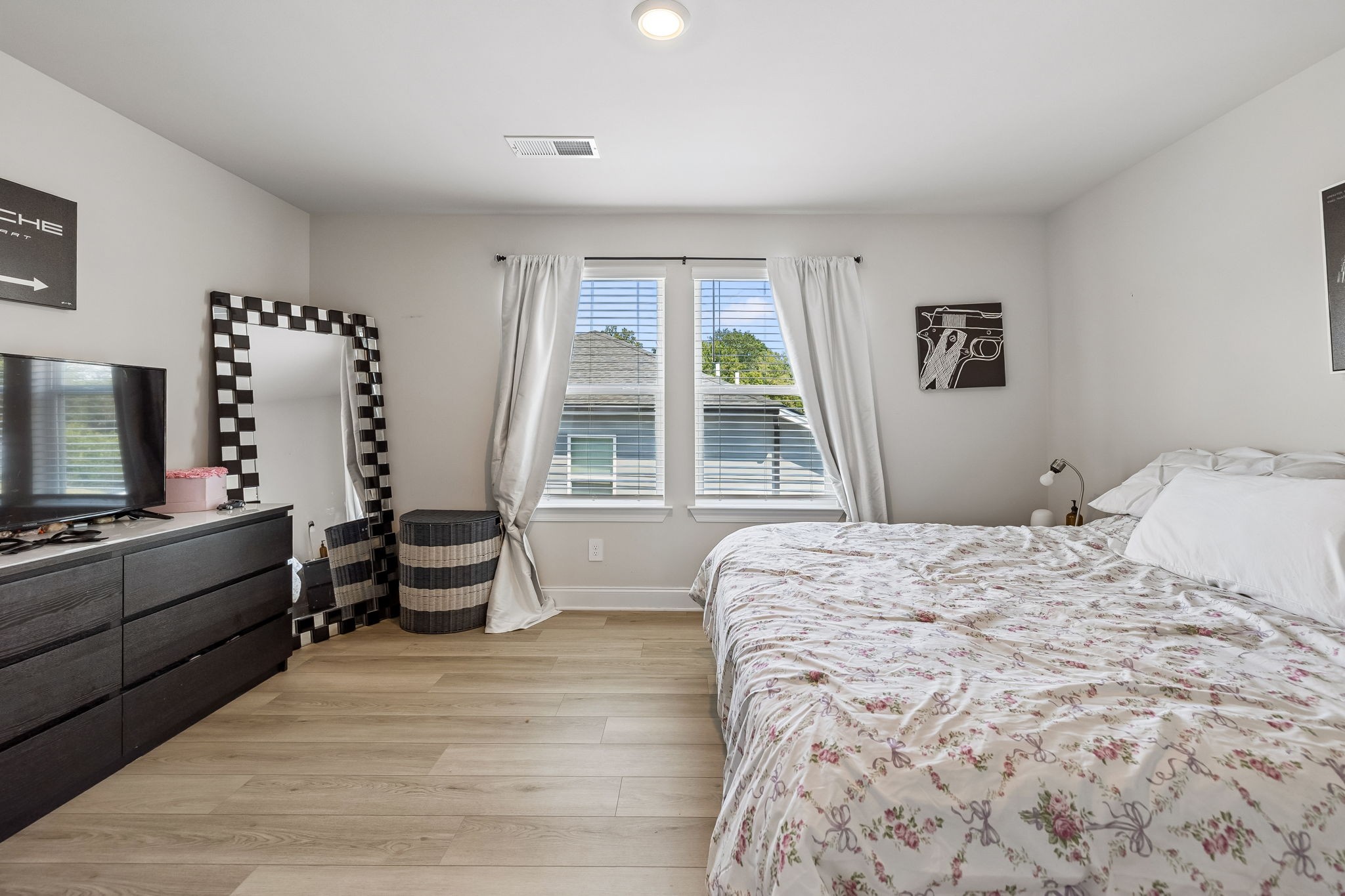 4877 Myra Dr