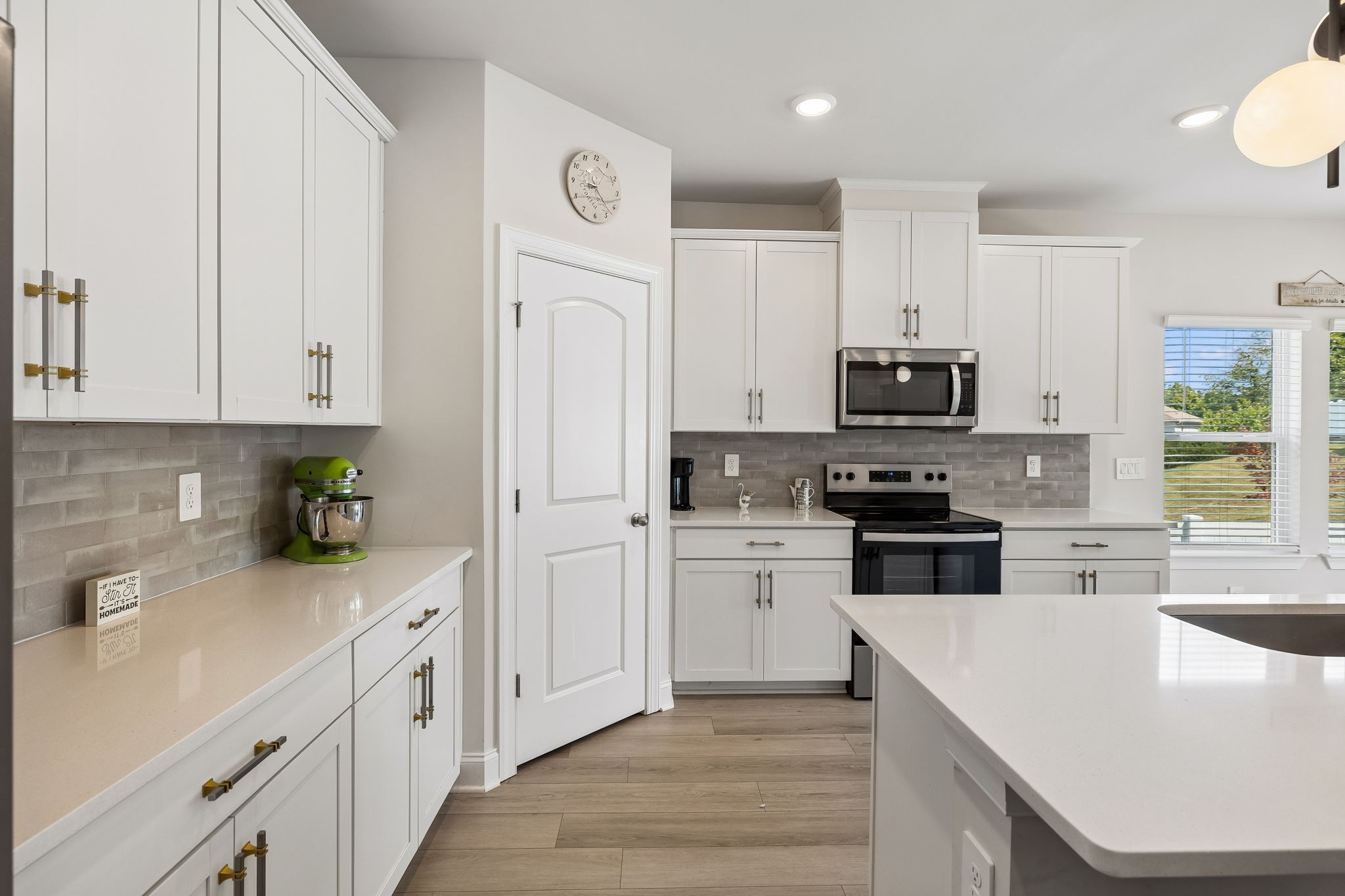 4877 Myra Dr