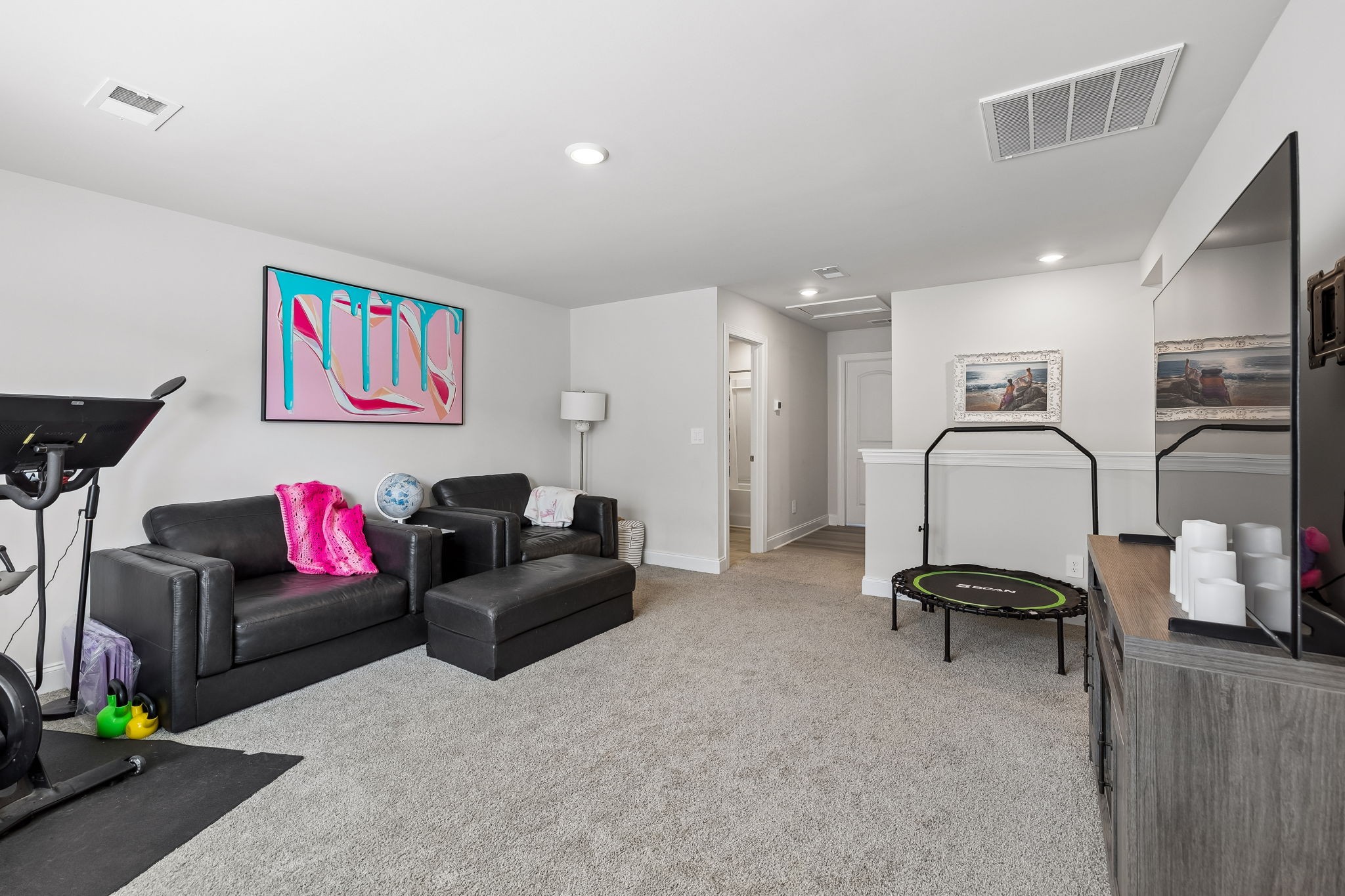 4877 Myra Dr