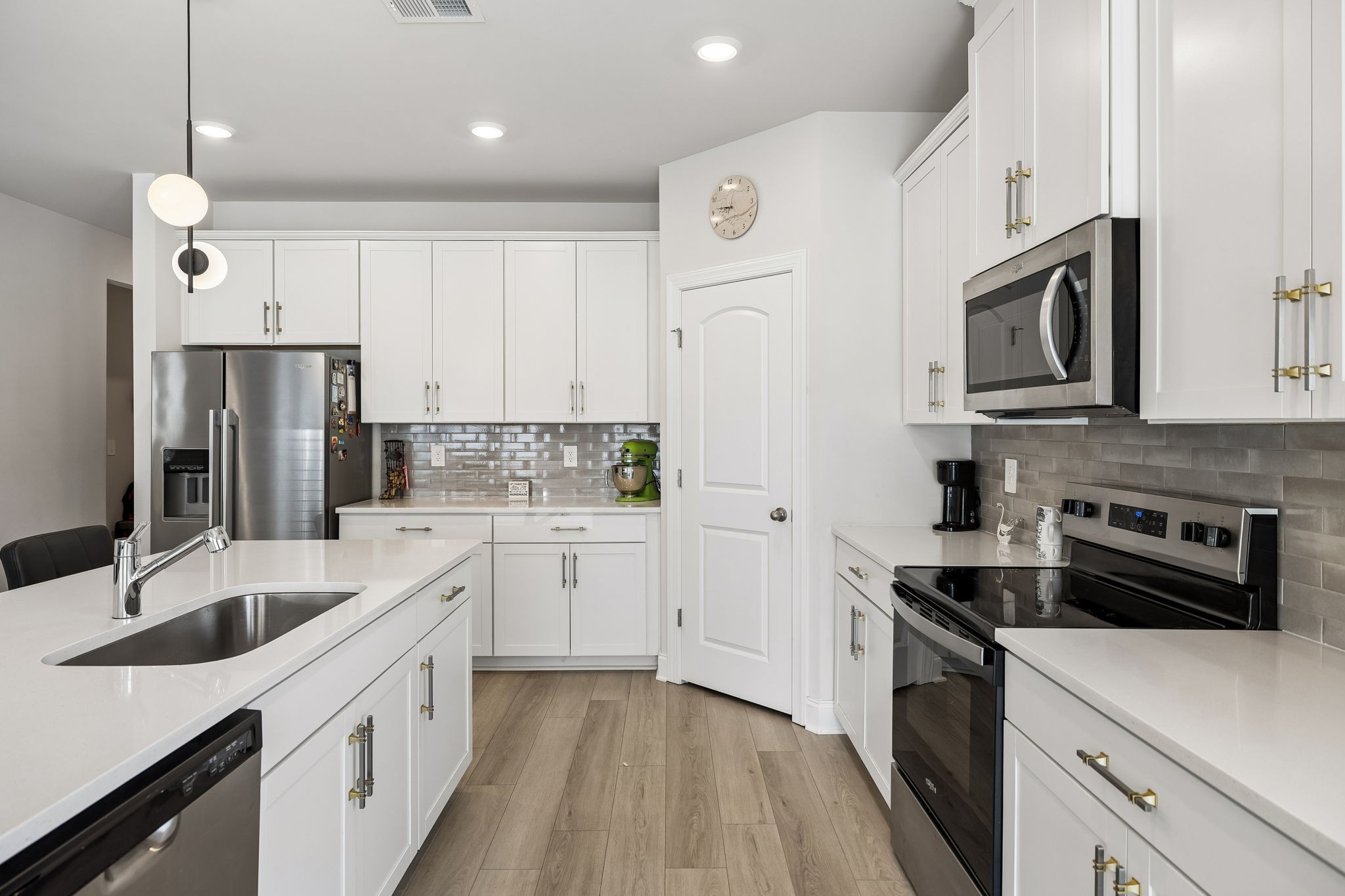4877 Myra Dr