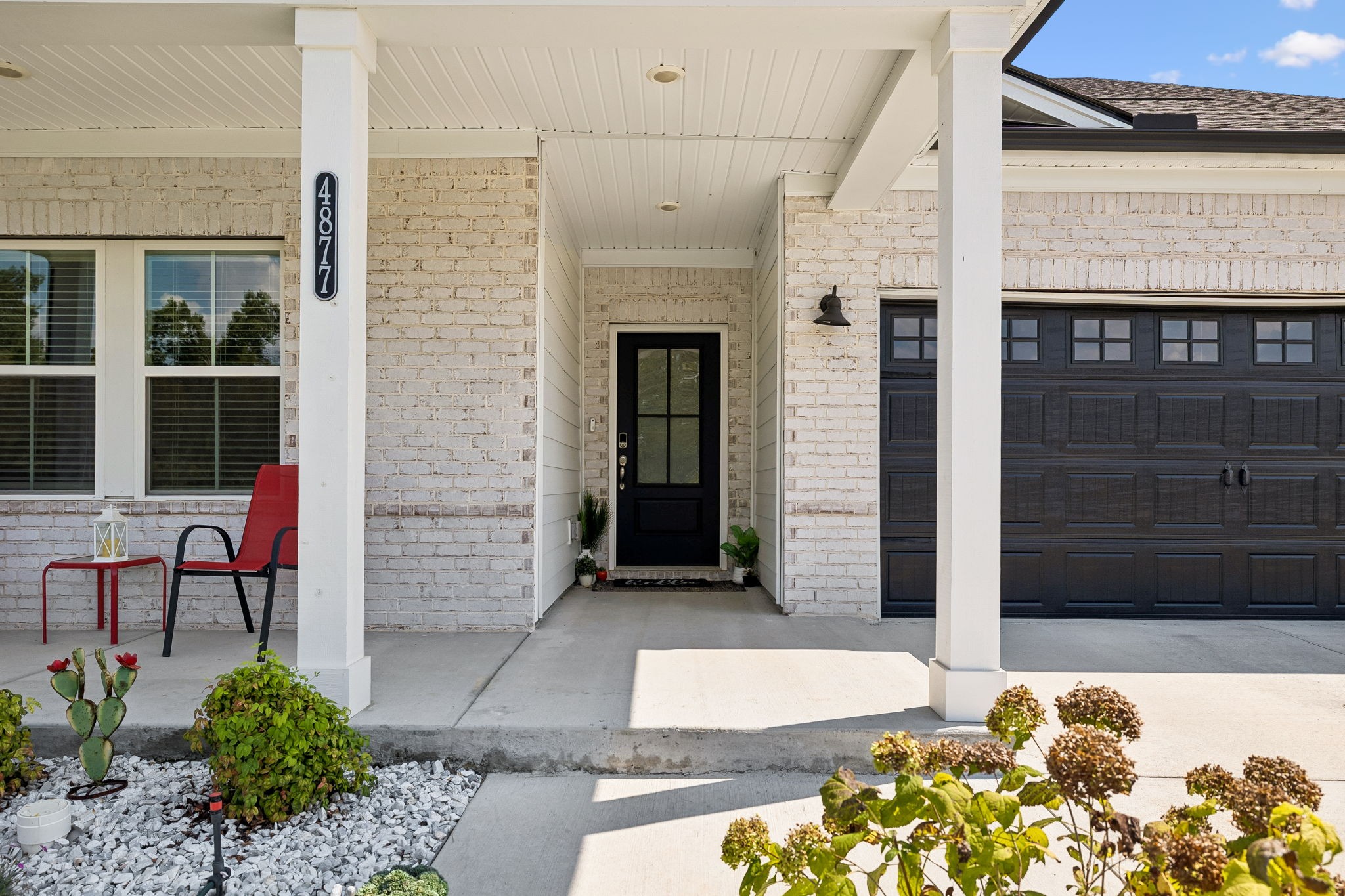 4877 Myra Dr