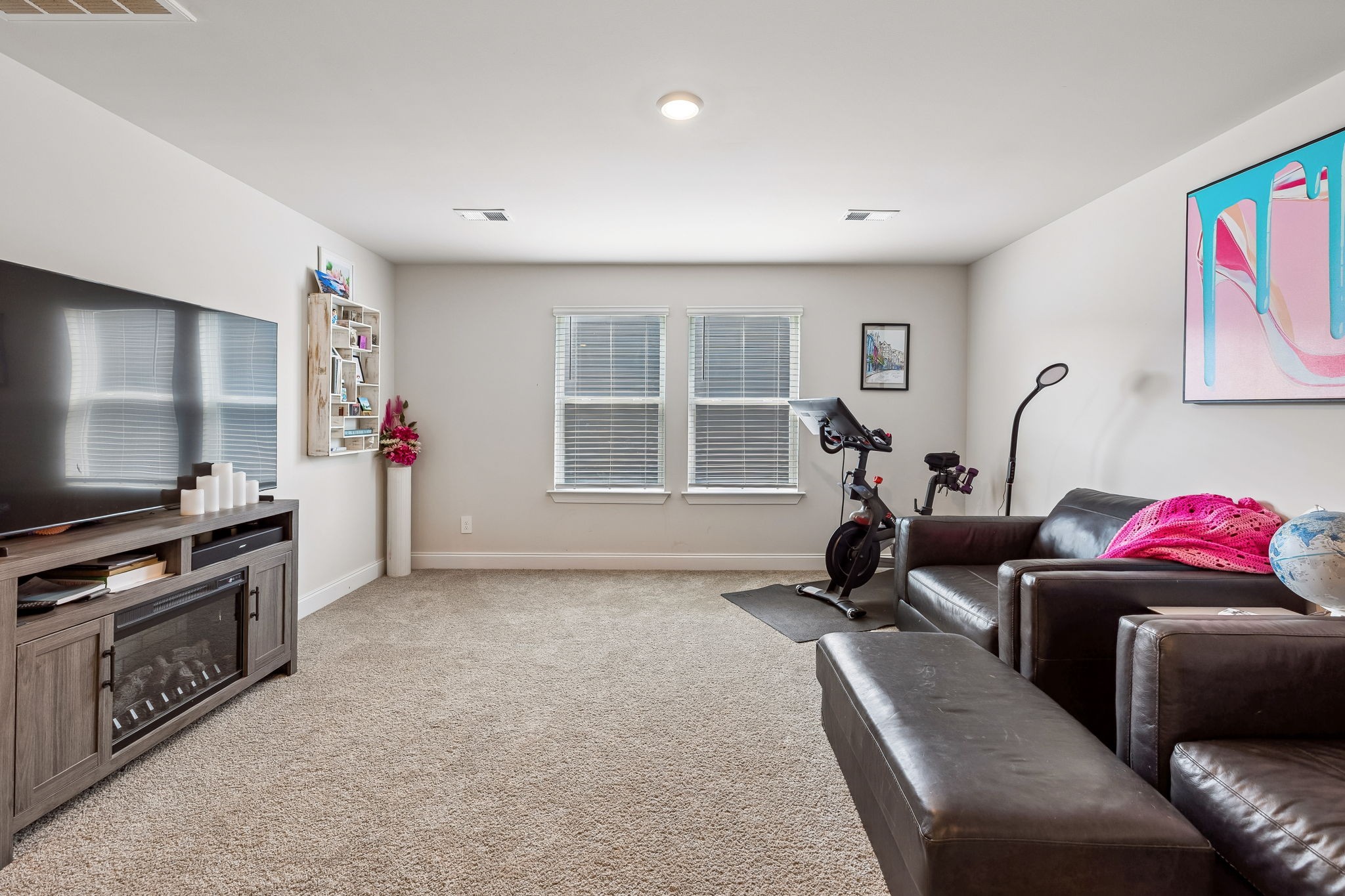 4877 Myra Dr