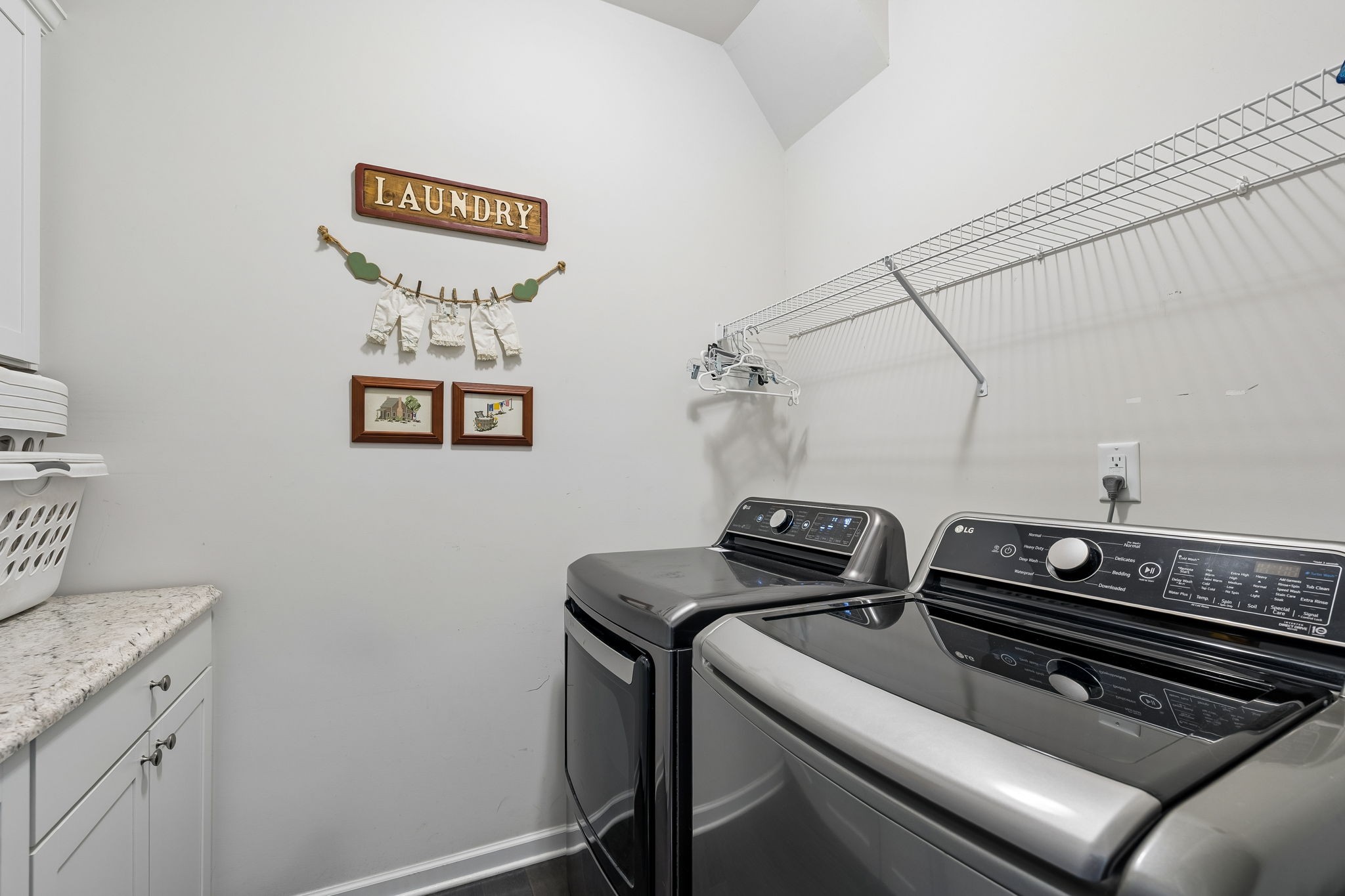 2852 Bluestem Ln