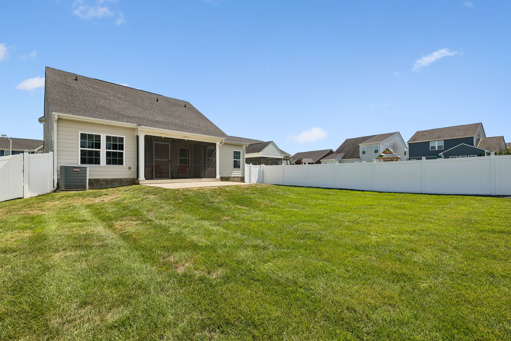 2852 Bluestem Ln