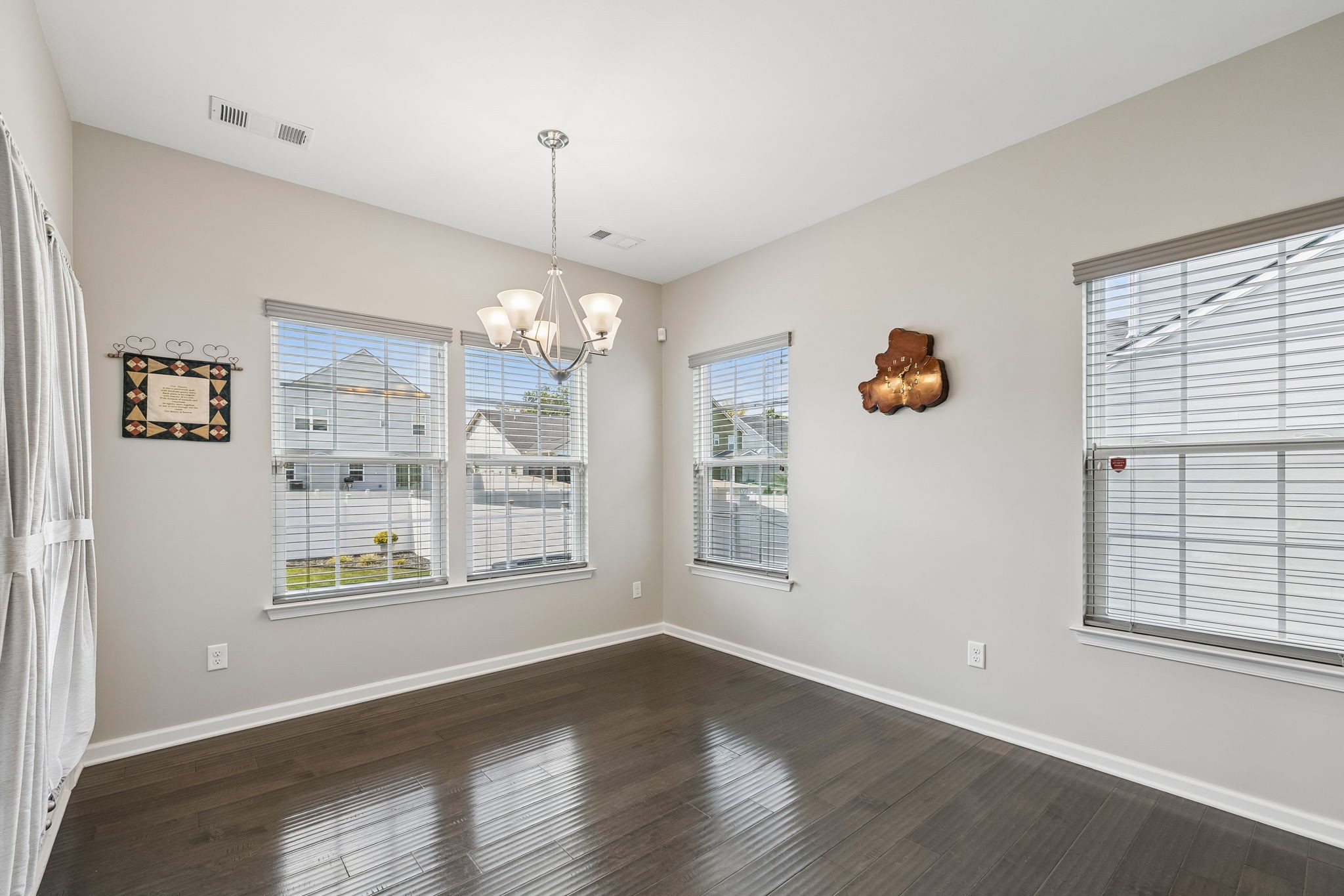 2852 Bluestem Ln