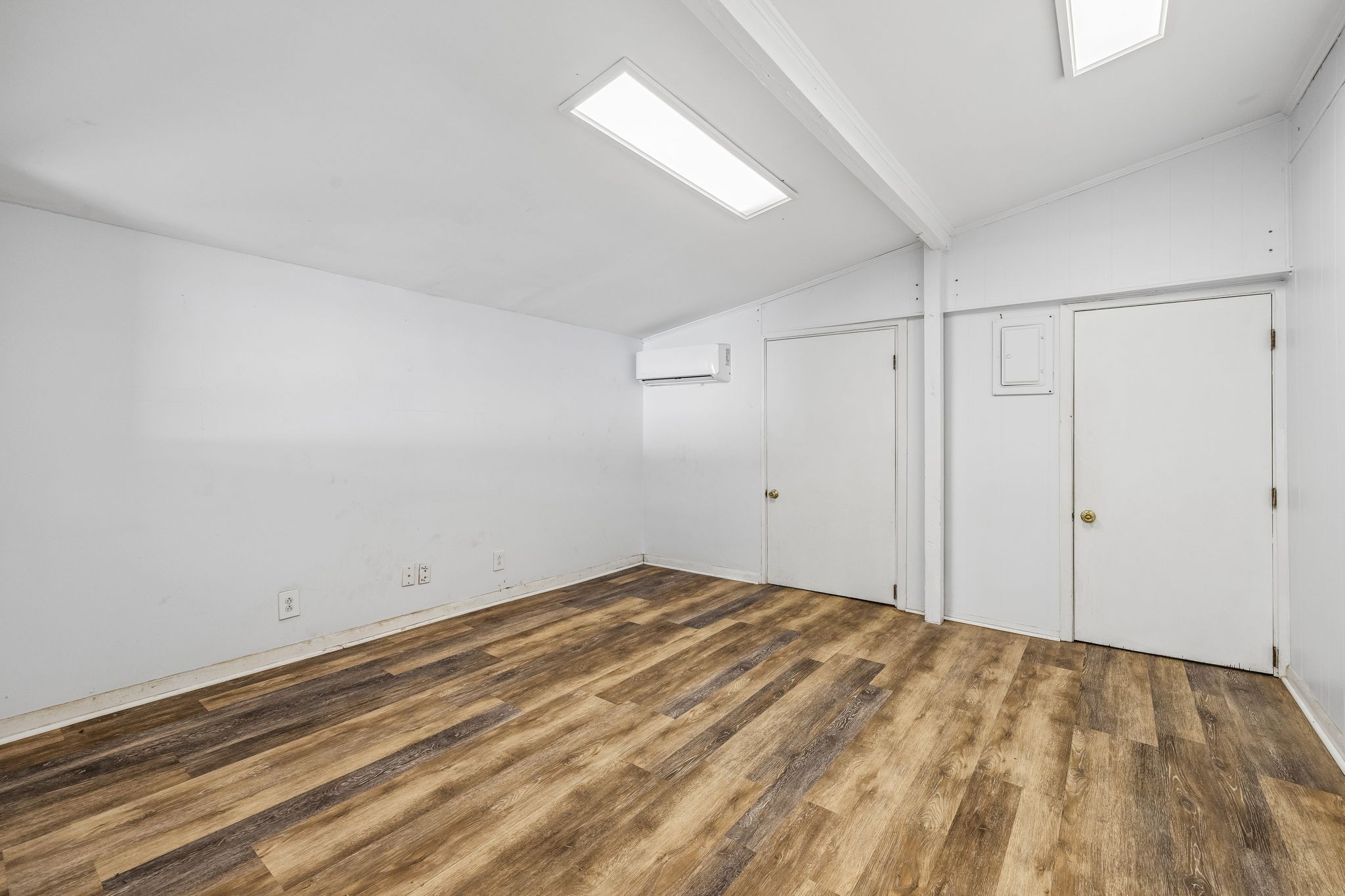 1332 S Dickerson Rd