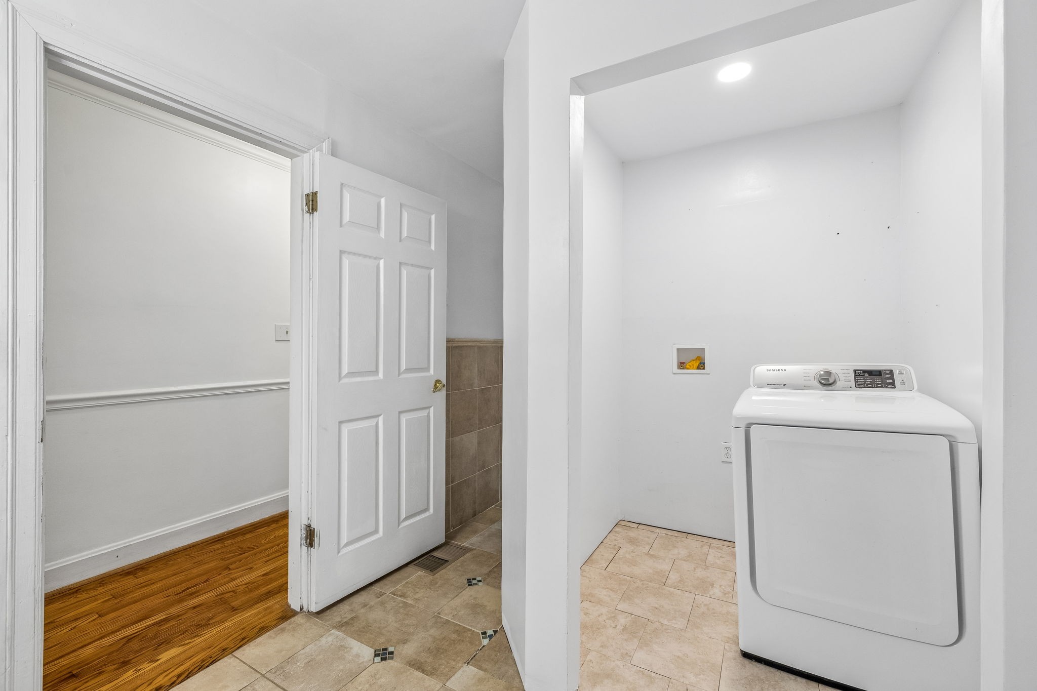 1332 S Dickerson Rd