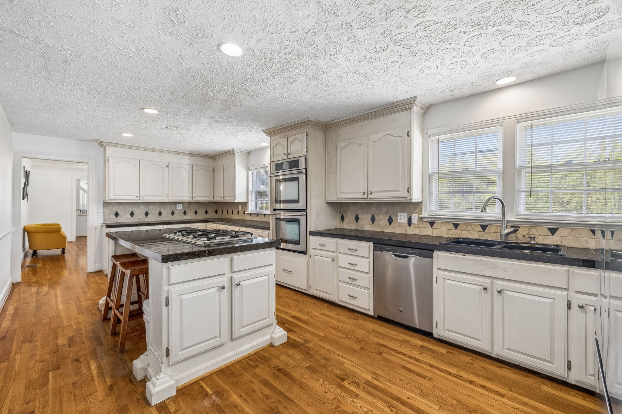 1332 S Dickerson Rd