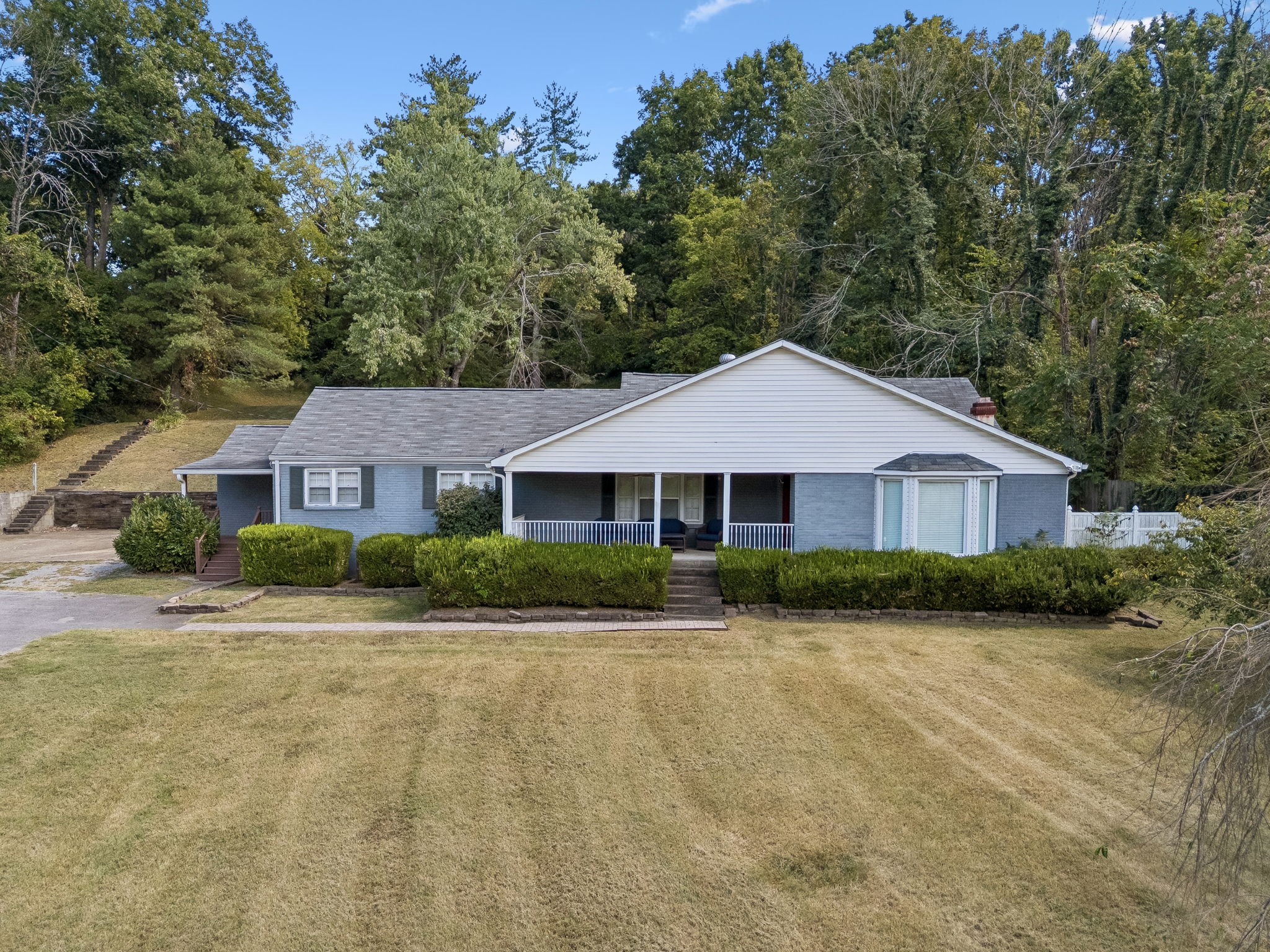 1332 S Dickerson Rd
