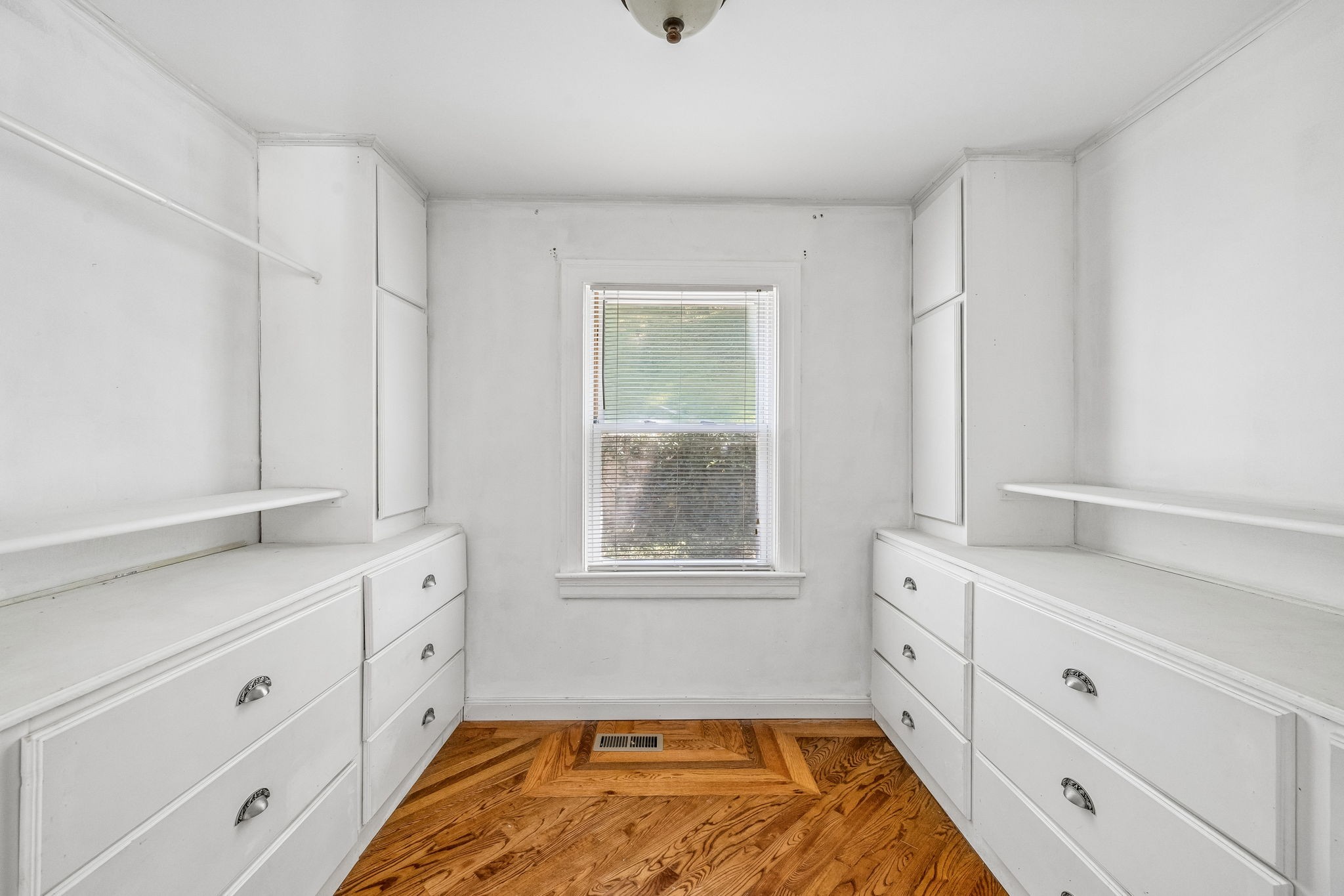 1332 S Dickerson Rd