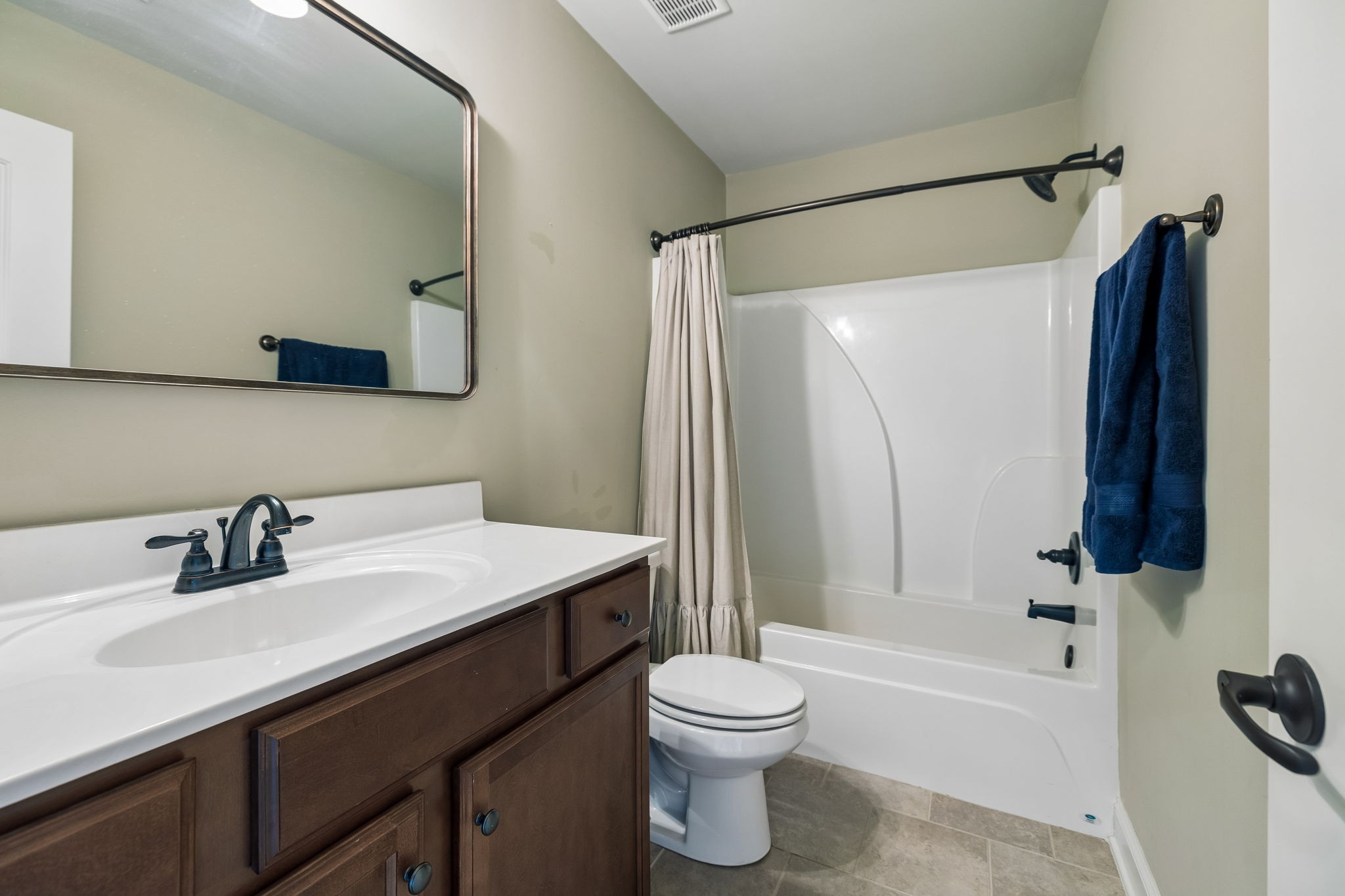 2731 Jasmine St