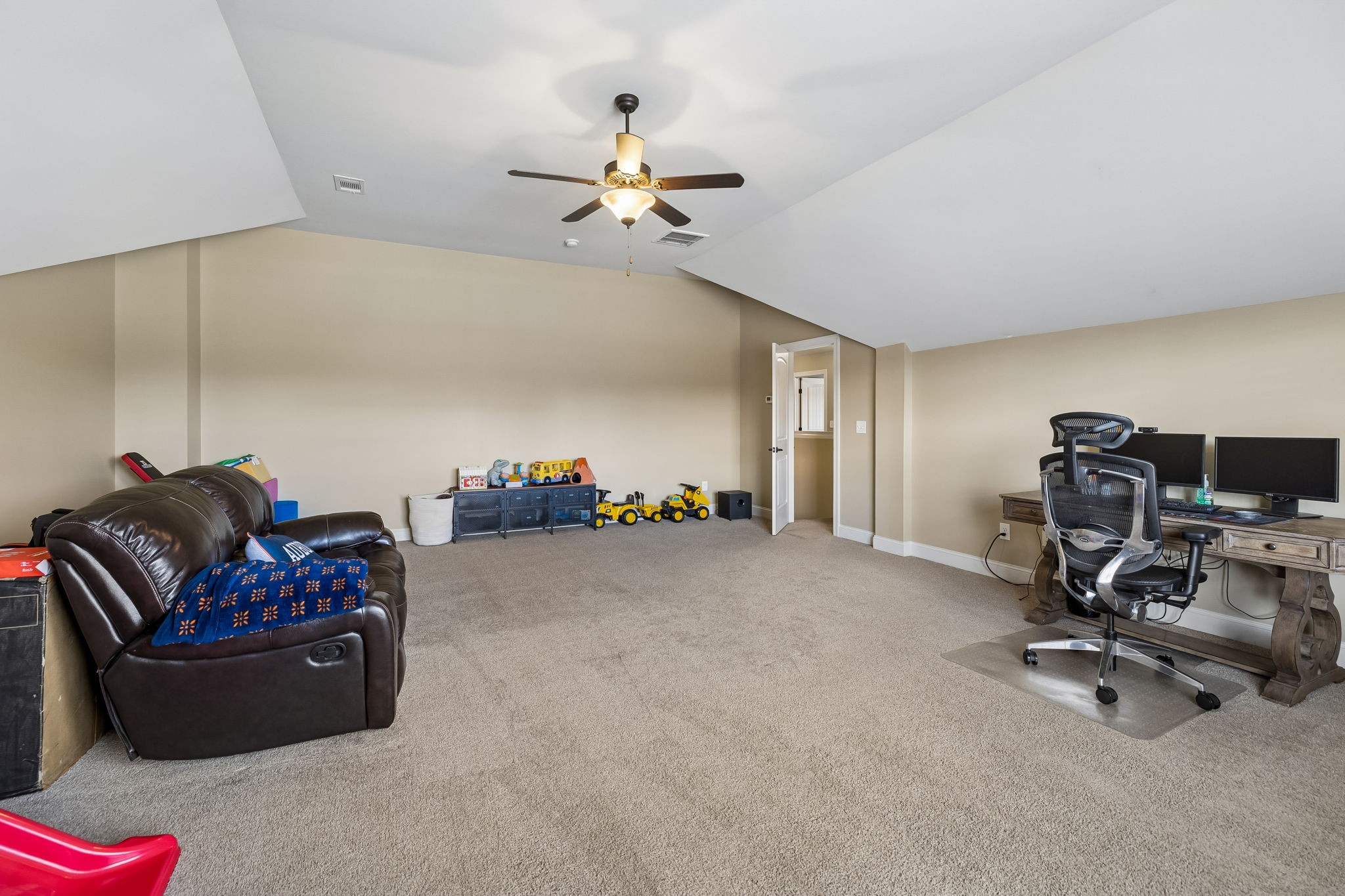 2731 Jasmine St