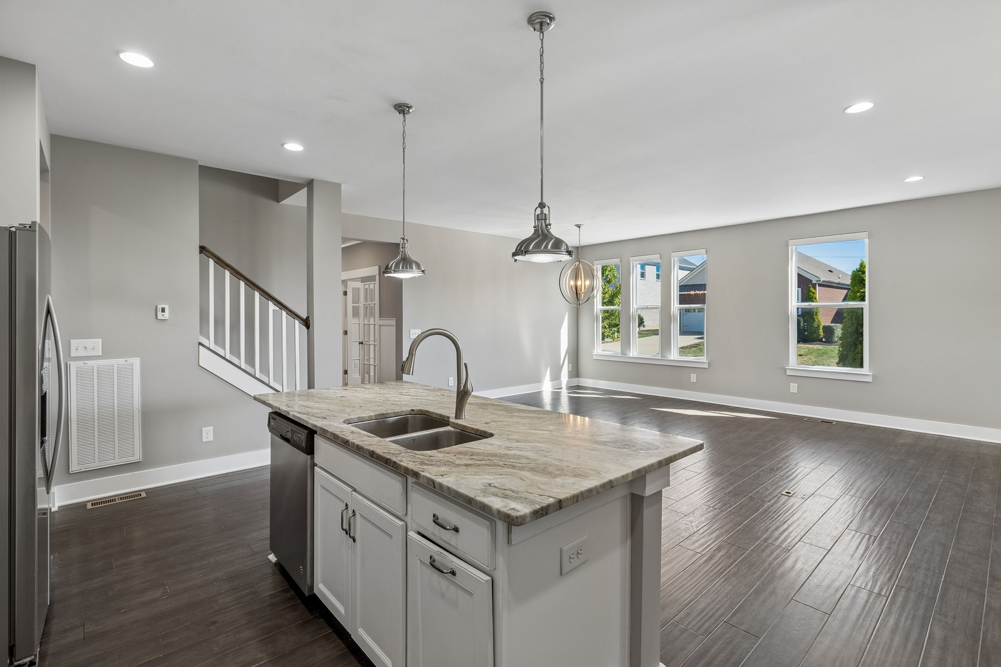 2001 Oliver Dr