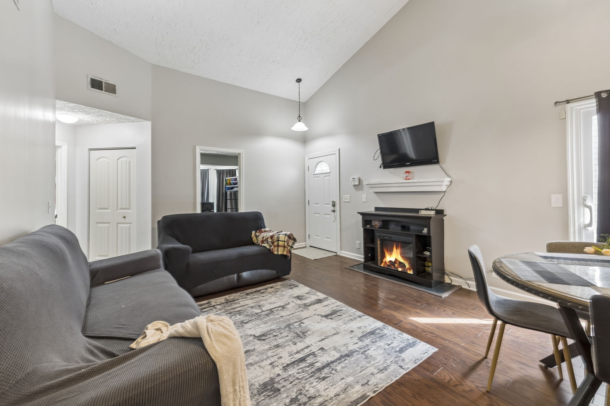 2309 Benay Rd