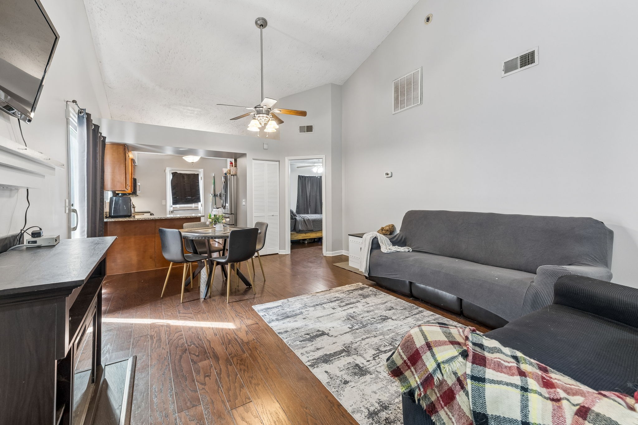 2309 Benay Rd