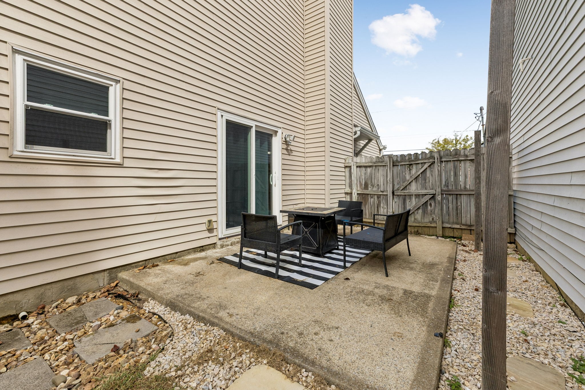 2309 Benay Rd