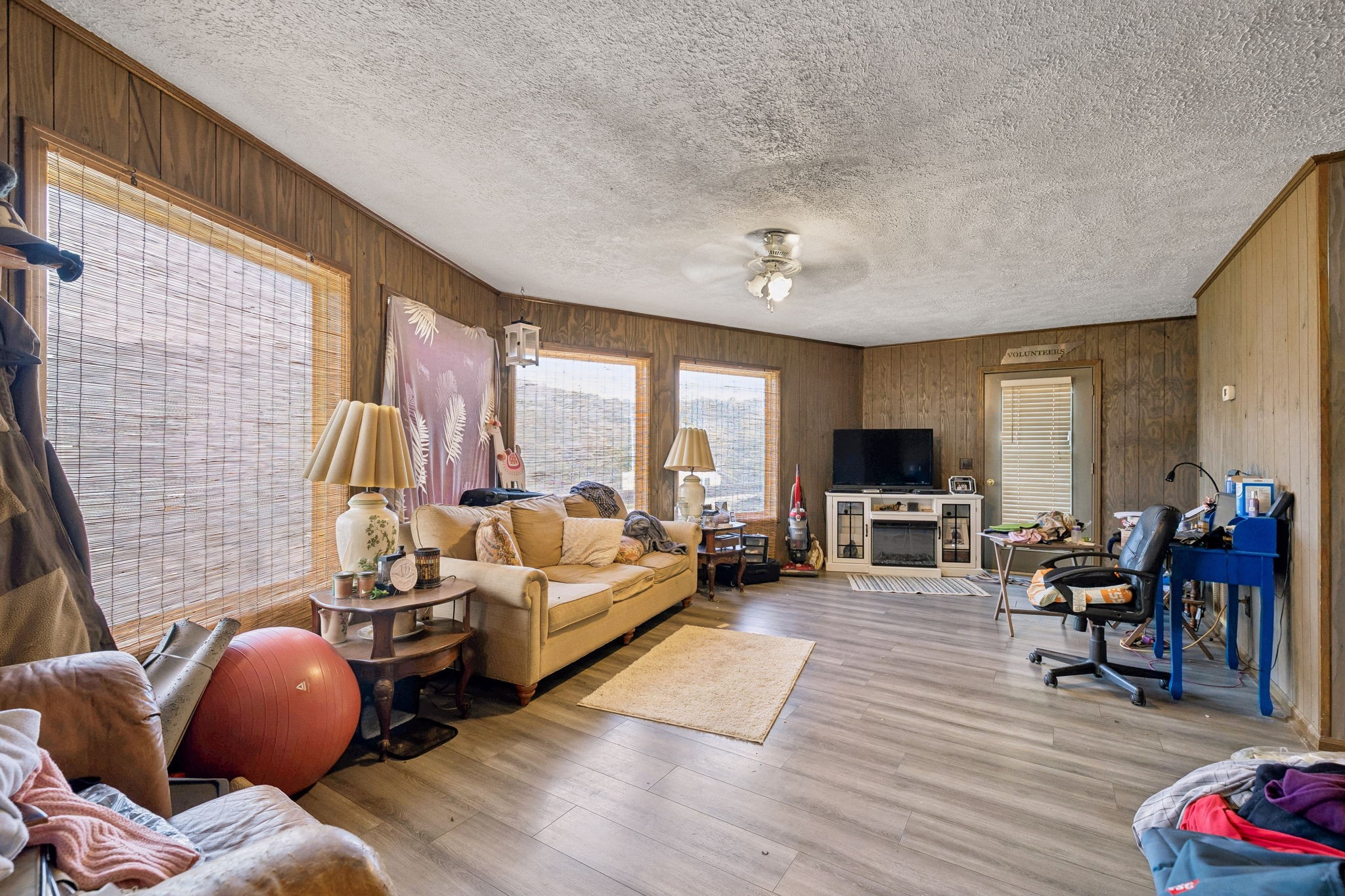 179 Lakeside Dr
