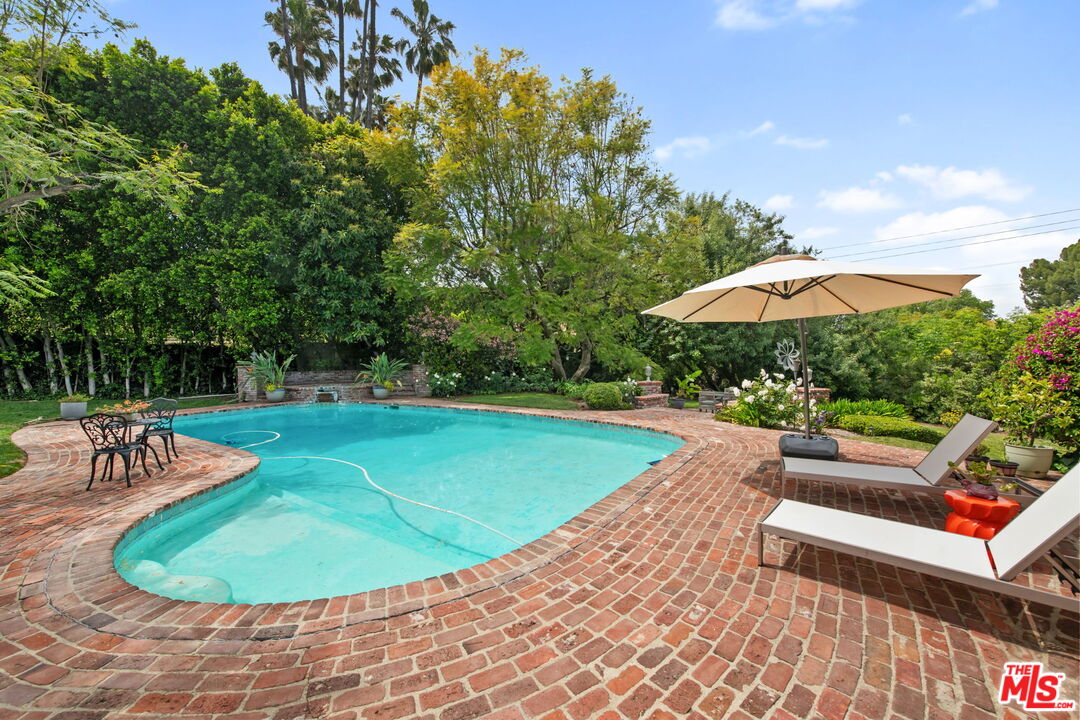 17949 Karen Dr