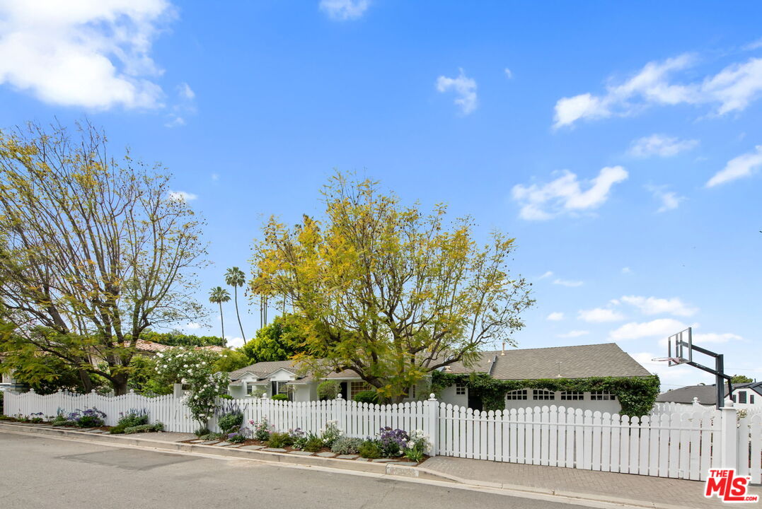 17949 Karen Dr