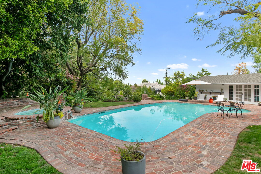 17949 Karen Dr