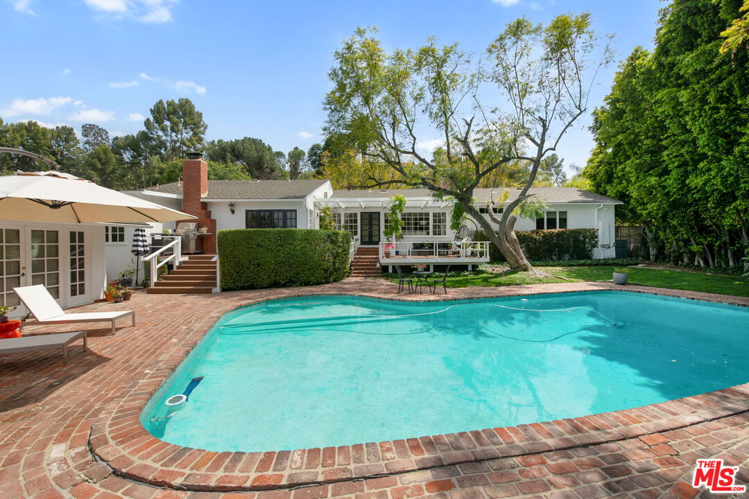 17949 Karen Dr