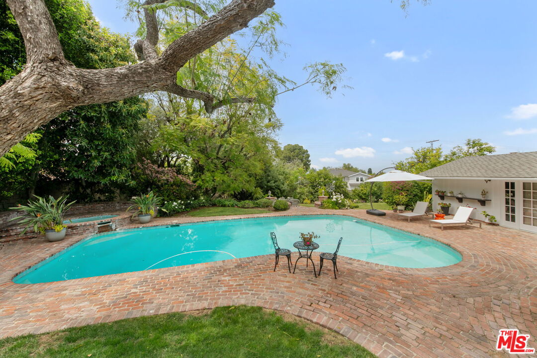 17949 Karen Dr