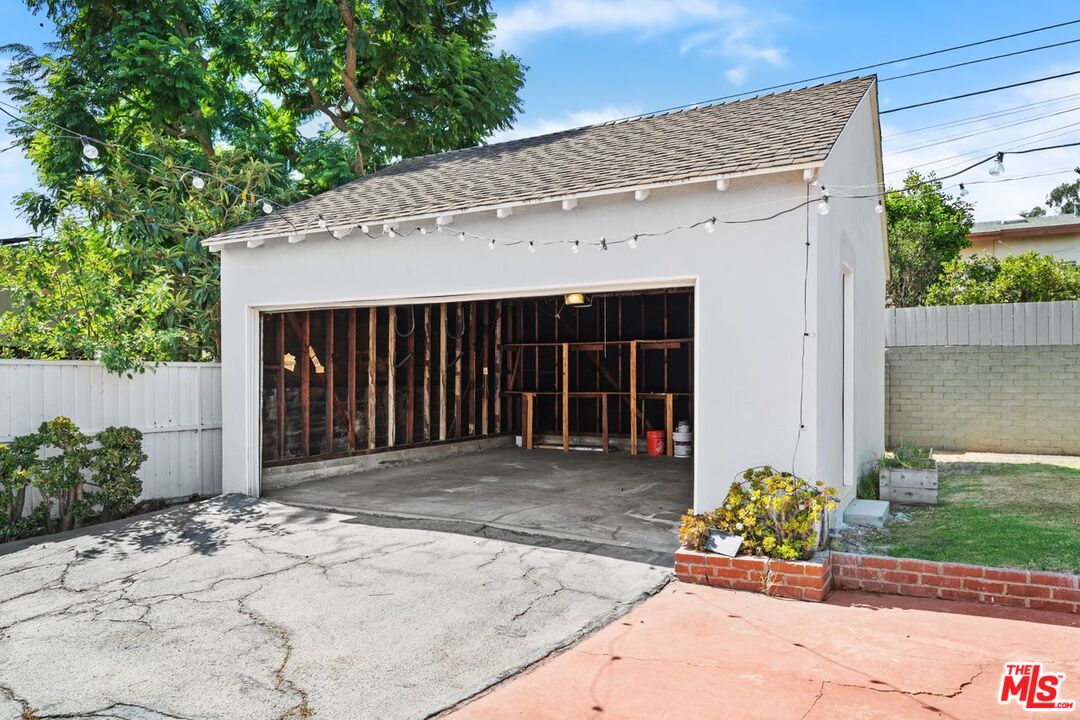 1019 Amherst Ave