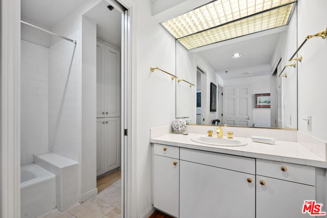 10724 Wilshire Blvd Unit: 1104