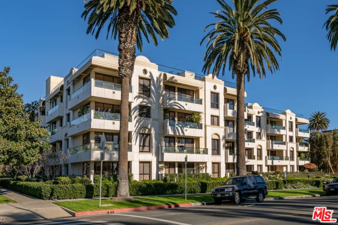 701 Ocean Ave Unit: PHD