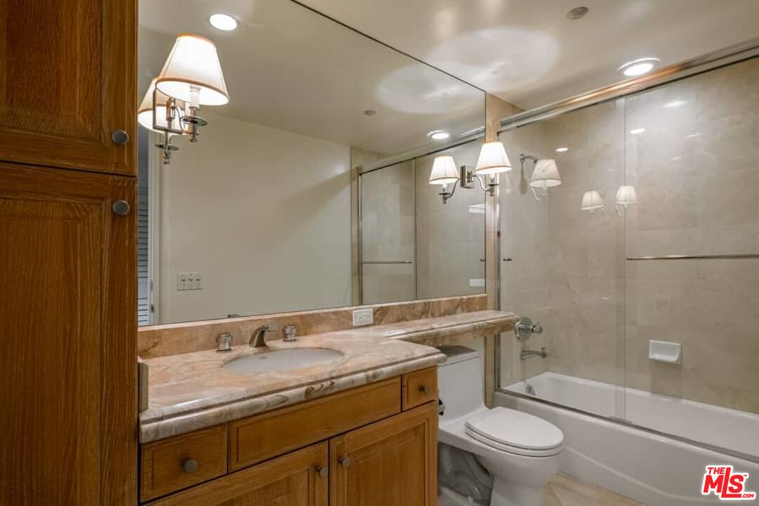 701 Ocean Ave Unit: PHD