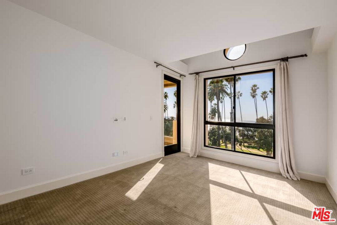 701 Ocean Ave Unit: PHD