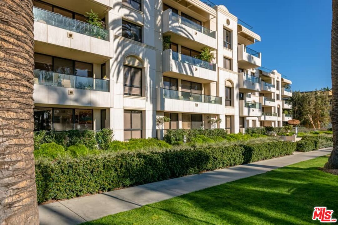 701 Ocean Ave Unit: PHD