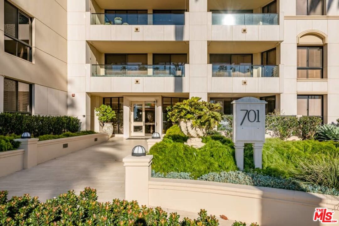 701 Ocean Ave Unit: PHD