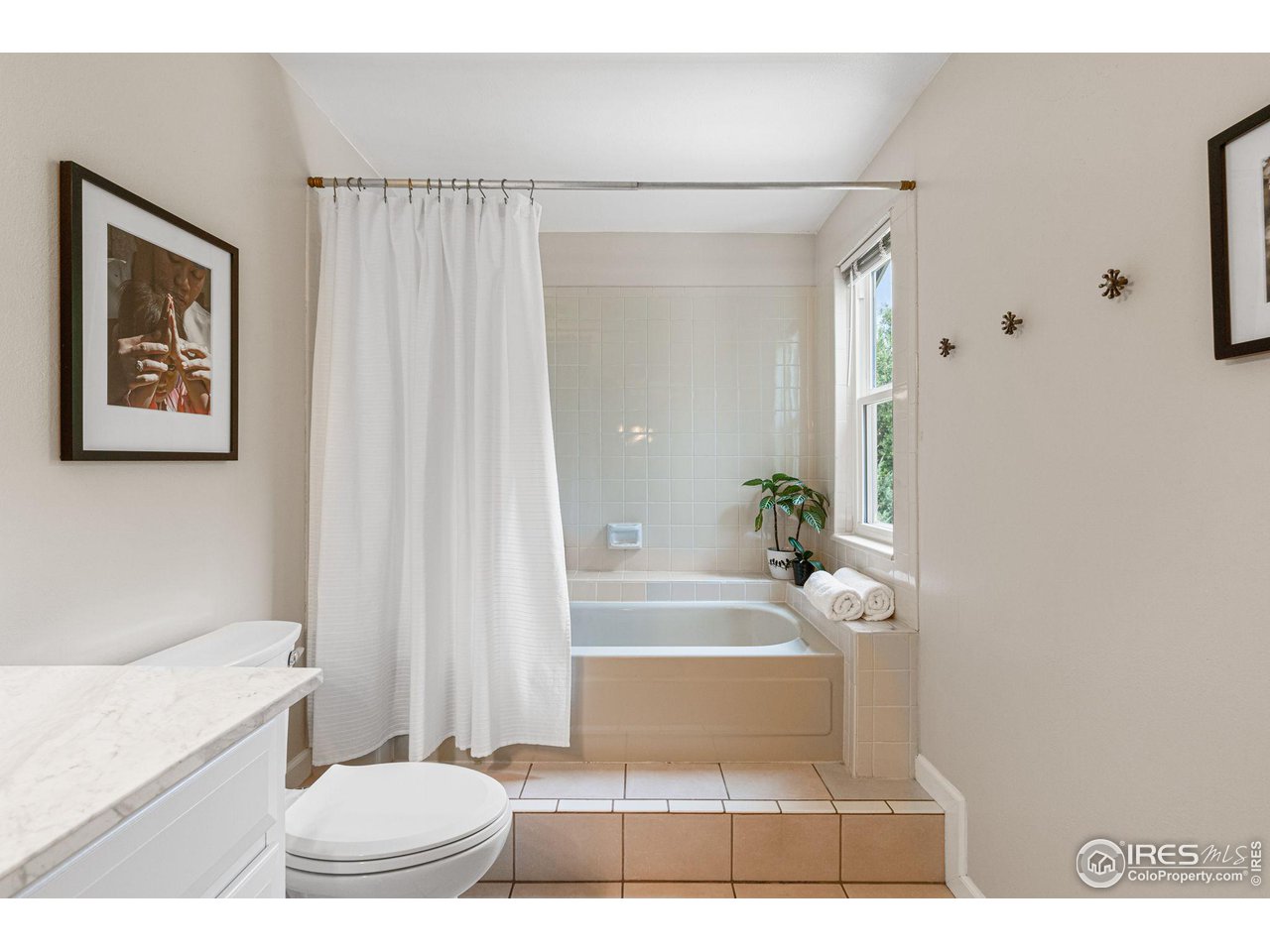 3887 Paseo del Prado