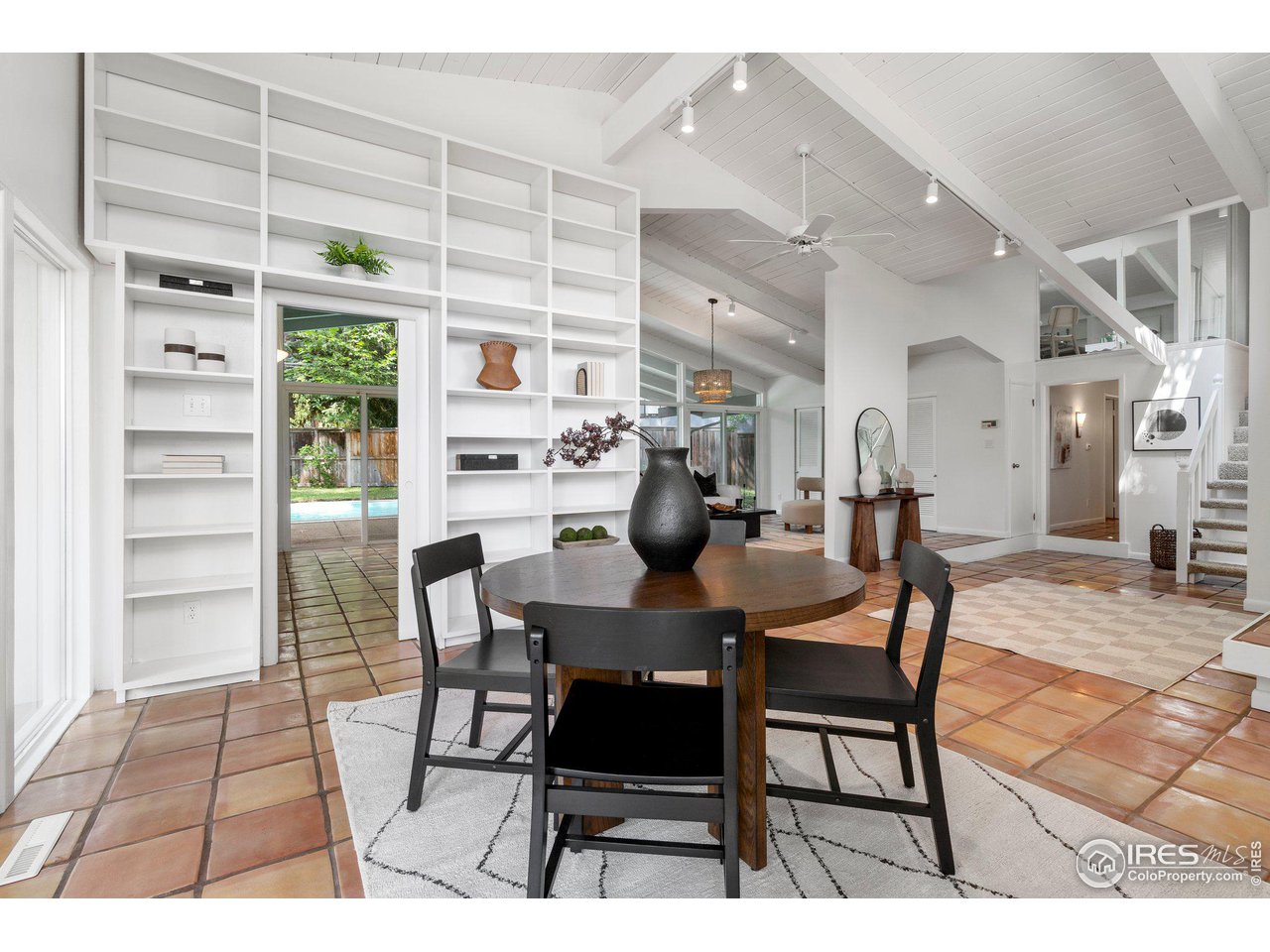 415 Sunnyside Ln