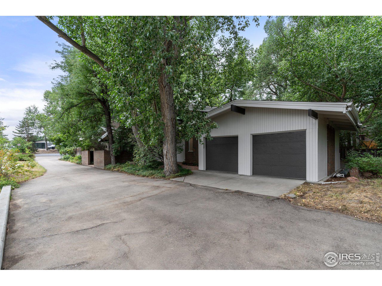 415 Sunnyside Ln