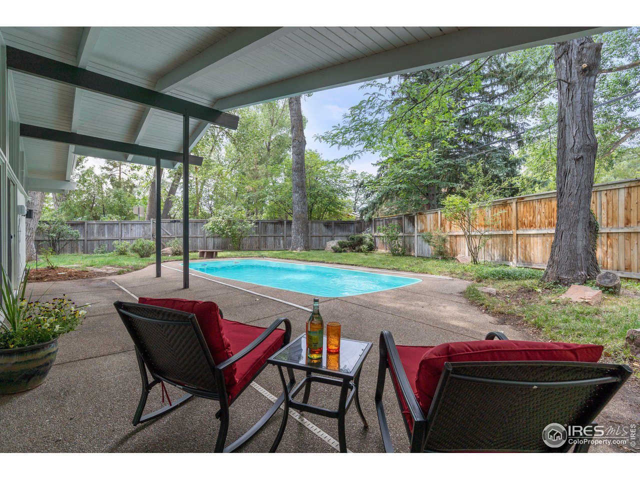 415 Sunnyside Ln