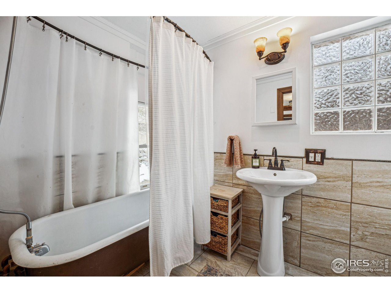 105 Main St 48
