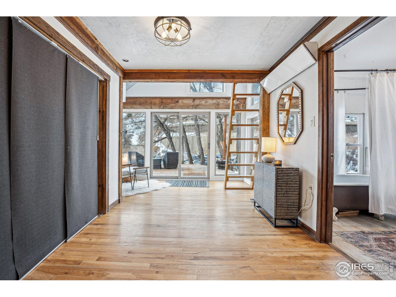 105 Main St 48